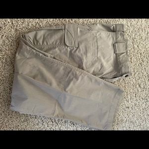 5.11 tactical cargo pants. 34/30